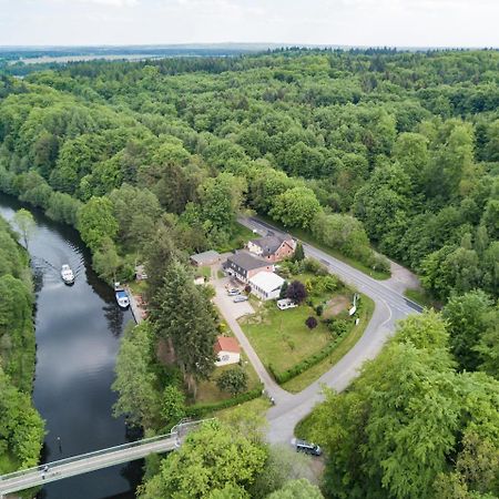 Pension "Am Brunnen" Пархім Екстер'єр фото